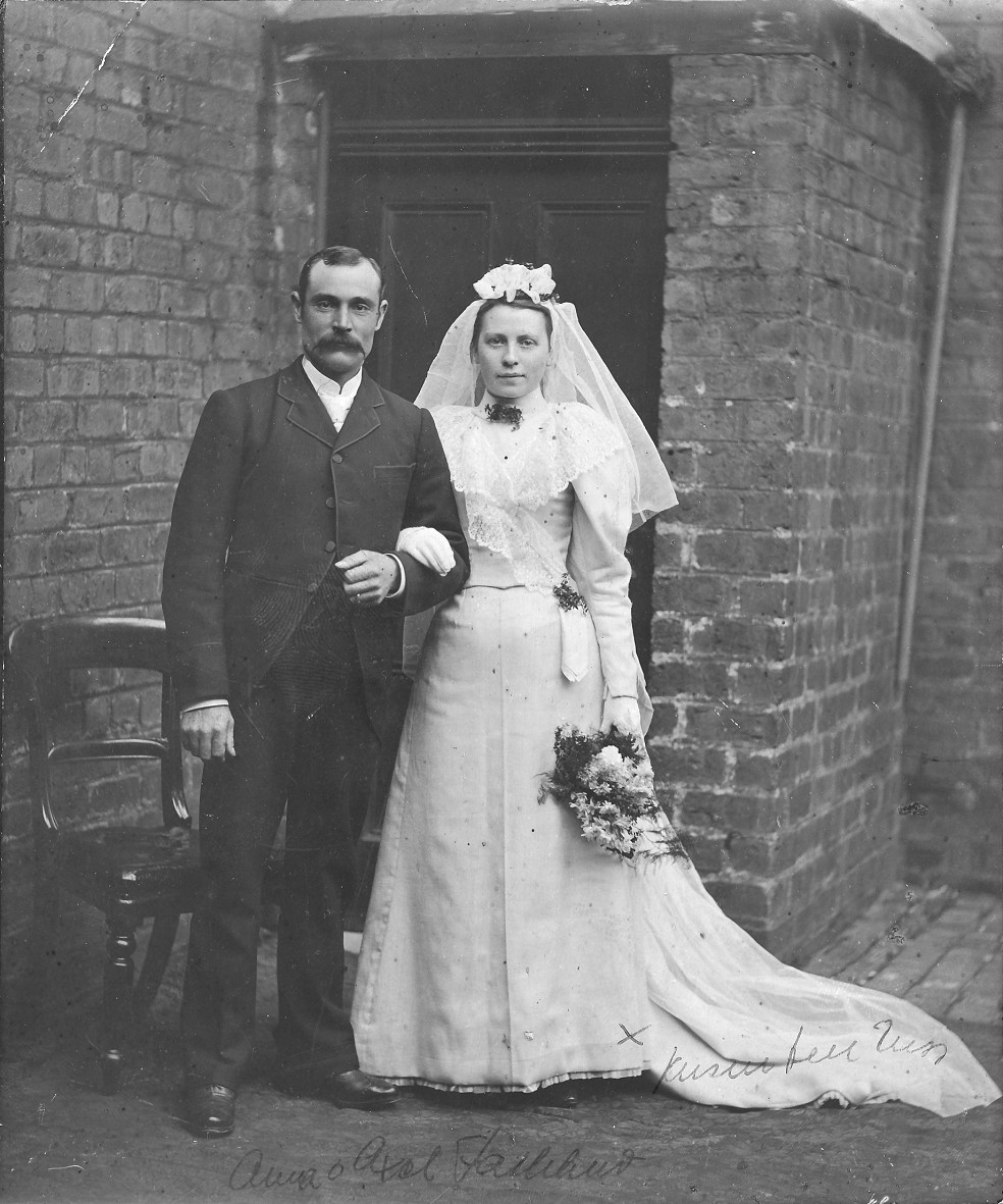 raringaringprivat_backealmacecilia1872-1954_gift_300_w.jpg